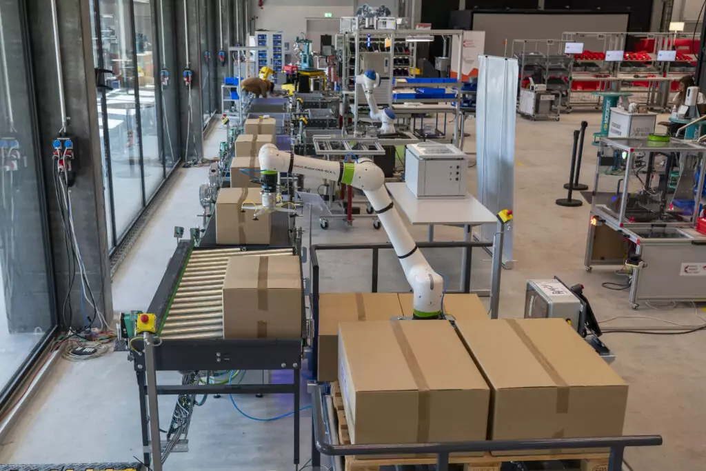A conveyor belt in a factory. swiss smart factory industry 4.0 smart manufacturing international centre for industrial transformation incit smart sustainable manufacturing transformation centre